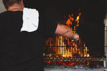 Logis Hotel Lons Le Saunier   Restaurant Le Grill