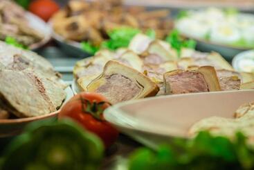 Logis Hotel Lons Le Saunier   Restaurant Le Grill