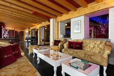 هتل Madame Vacances Hôtel Ibiza