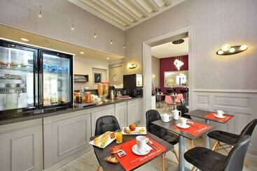 هتل The Originals City   Hôtel Saint Martial, Limoges Centre