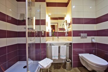 هتل The Originals City   Hôtel Saint Martial, Limoges Centre