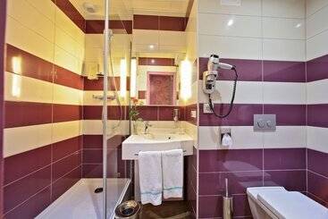هتل The Originals City   Hôtel Saint Martial, Limoges Centre