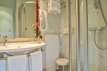 هتل The Originals City   Hôtel Saint Martial, Limoges Centre