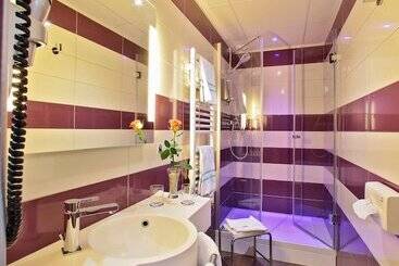 هتل The Originals City   Hôtel Saint Martial, Limoges Centre