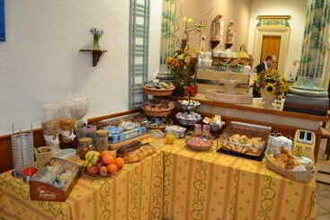 هتل D Angleterre, Salondeprovence