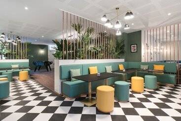 Отель Hôtel Birdy By Happyculture