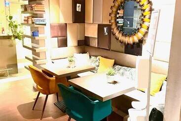هتل Kyriad Vichy Spa Cinq Mondes