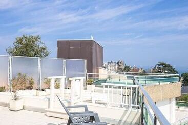 هتل Le Crystal Dinard Plage