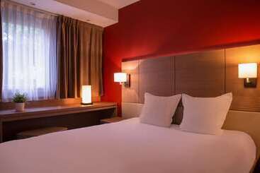 Отель The Originals Boutique, Hôtel Marytel, Montbrison