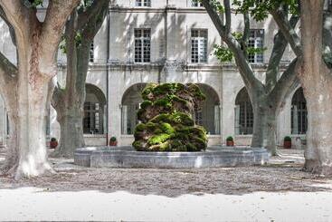 هتل Hôtel Cloitre Saint Louis Avignon