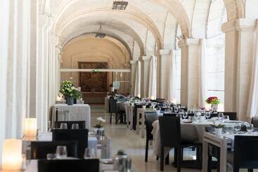 هتل Hôtel Cloitre Saint Louis Avignon