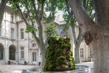 هتل Hôtel Cloitre Saint Louis Avignon