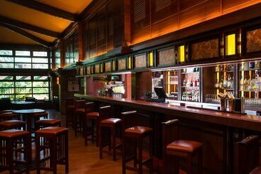 هتل Disney Sequoia Lodge