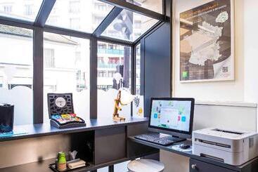 هتل Ibis Styles Paris 15 Lecourbe