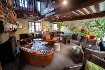 هتل Logis Hôtel & Restaurant   Les Hauts De Montreuil