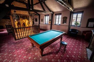 هتل Logis Hôtel & Restaurant   Les Hauts De Montreuil