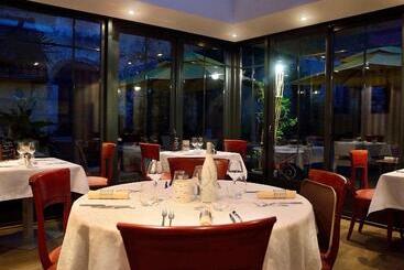 هتل Logis Hôtel & Restaurant   Les Hauts De Montreuil