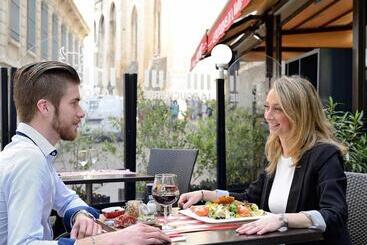 هتل Mercure Avignon Centre Palais Des Papes