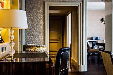 Prince De Galles, A Luxury Collection Hotel, Paris