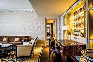 Prince De Galles, A Luxury Collection Hotel, Paris