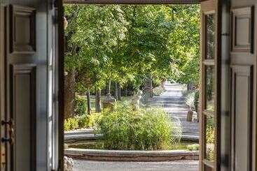 هتل Restaurant & Spa La Magdeleine Mathias Dandine