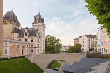 هتل The Originals Boutique, Villa Montpensier, Pau