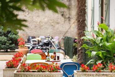 هتل The Originals Boutique, Villa Montpensier, Pau