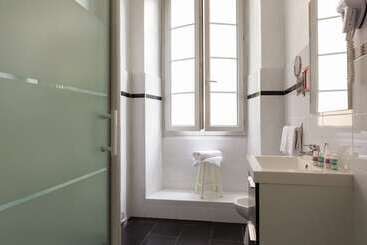 هتل The Originals Boutique, Villa Montpensier, Pau