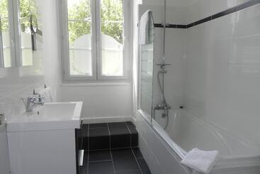 هتل The Originals Boutique, Villa Montpensier, Pau