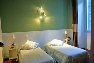 هتل The Originals Boutique, Villa Montpensier, Pau