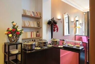 Le 123 Elysees  Astotel