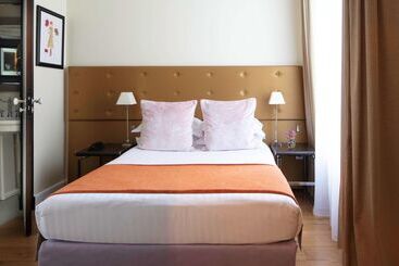 Le 123 Elysees Astotel