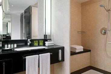 בית מלון כפרי Four Points By Sheraton Munich Arabellapark