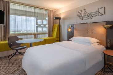 בית מלון כפרי Four Points By Sheraton Munich Arabellapark
