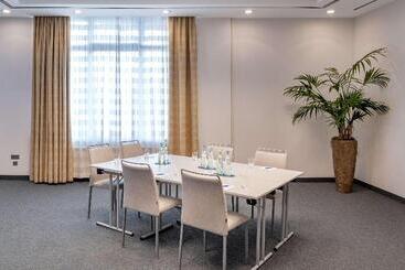 هتل NH Stuttgart Airport