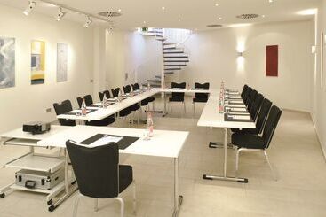 هتل Spark By Hilton Stuttgart Sindelfingen