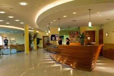 هتل Wyndham Stralsund Hansedom