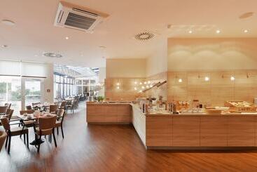 هتل Amedia  Dresden Elbpromenade, Trademark Collection By Wyndham