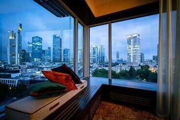 هتل Hilton Frankfurt City Centre