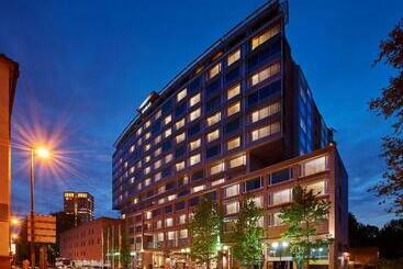 هتل Hilton Frankfurt City Centre