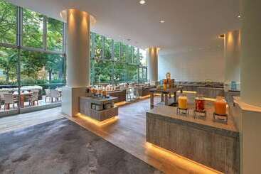 هتل Hilton Frankfurt City Centre