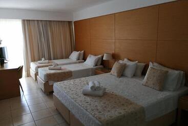 استراحتگاه Doreta Beach