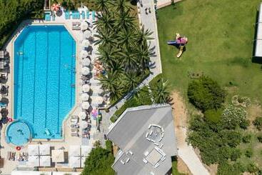 هتل Atrion Resort