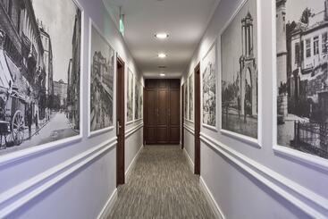 Ava Hotel And Suites