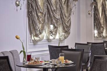 Ava Hotel And Suites