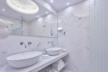 Ava Hotel And Suites