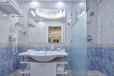 Ava Hotel And Suites