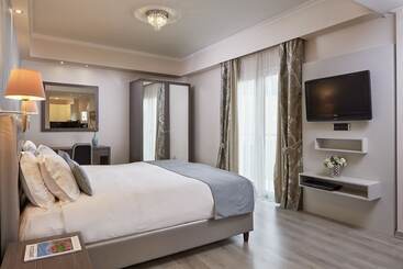 Ava Hotel And Suites