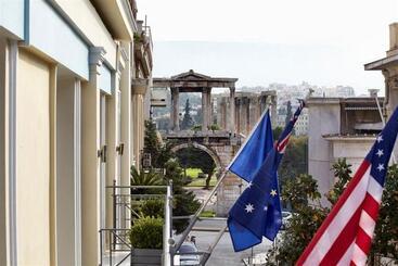 Ava Hotel And Suites