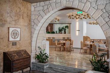 Hotel Civitel Akali